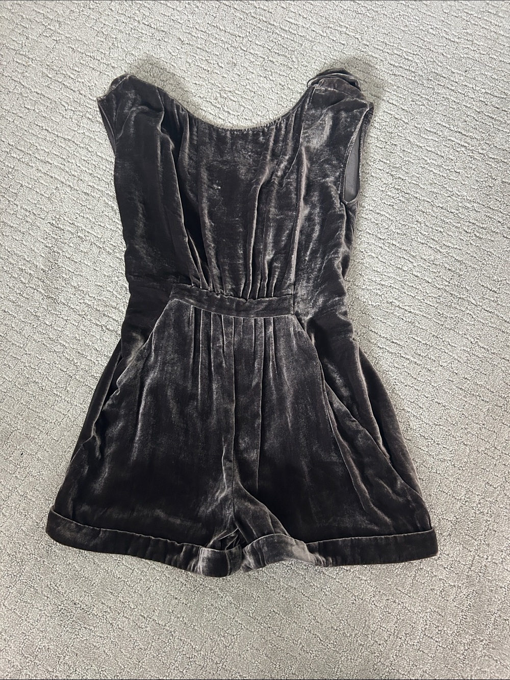 BCBGMaxAzria woman’s Velvet Sleeveless Romper in ash